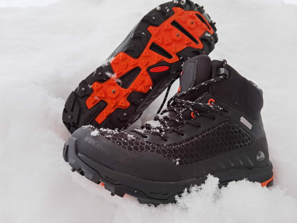 Spikeschuhe - "normale" Winterschuhe mit Spikes in der Sohle