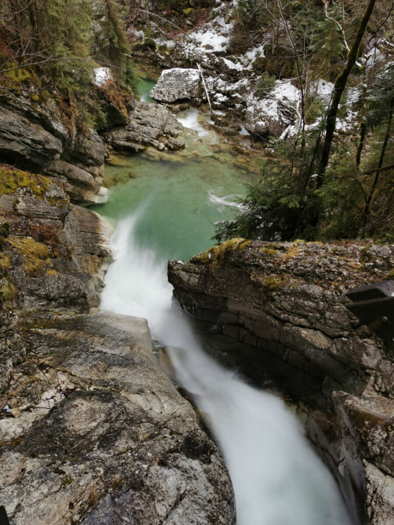 Winterwandern Bayern zu den Tatzelwurm Wasserfällen