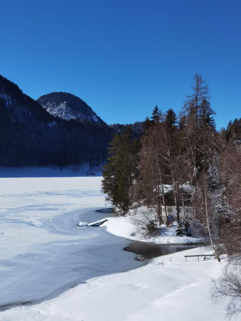 Winterwandern Tirol - am Hintersteiner See im Kaisergebirge